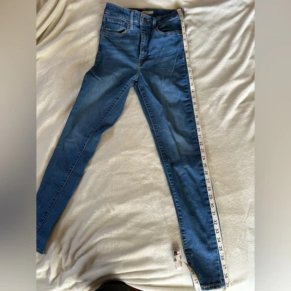 Levi's High Rise Skinny Jeans - Picture 8 of 12